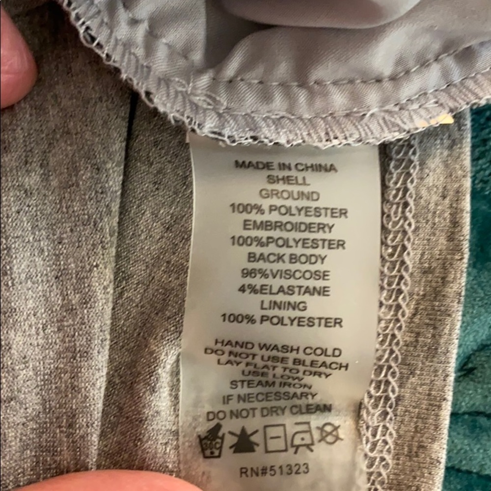 Vince Camuto Silver Sequin Top - Picture 8 of 9